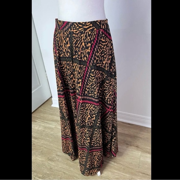 🇨🇦 Vintage ’90s A-Line Maxi Skirt – Red, Brown & Caramel Abstract on Black - Picture 10 of 16